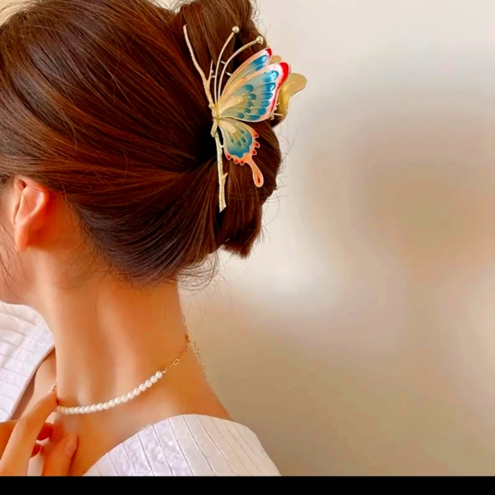 NEW BUTTERFLY HAIR CLIP/CLAW